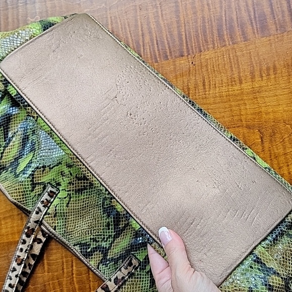 CLEVER CARRIAGE CHEETAH PYTHON TOTE - Picture 4 of 14